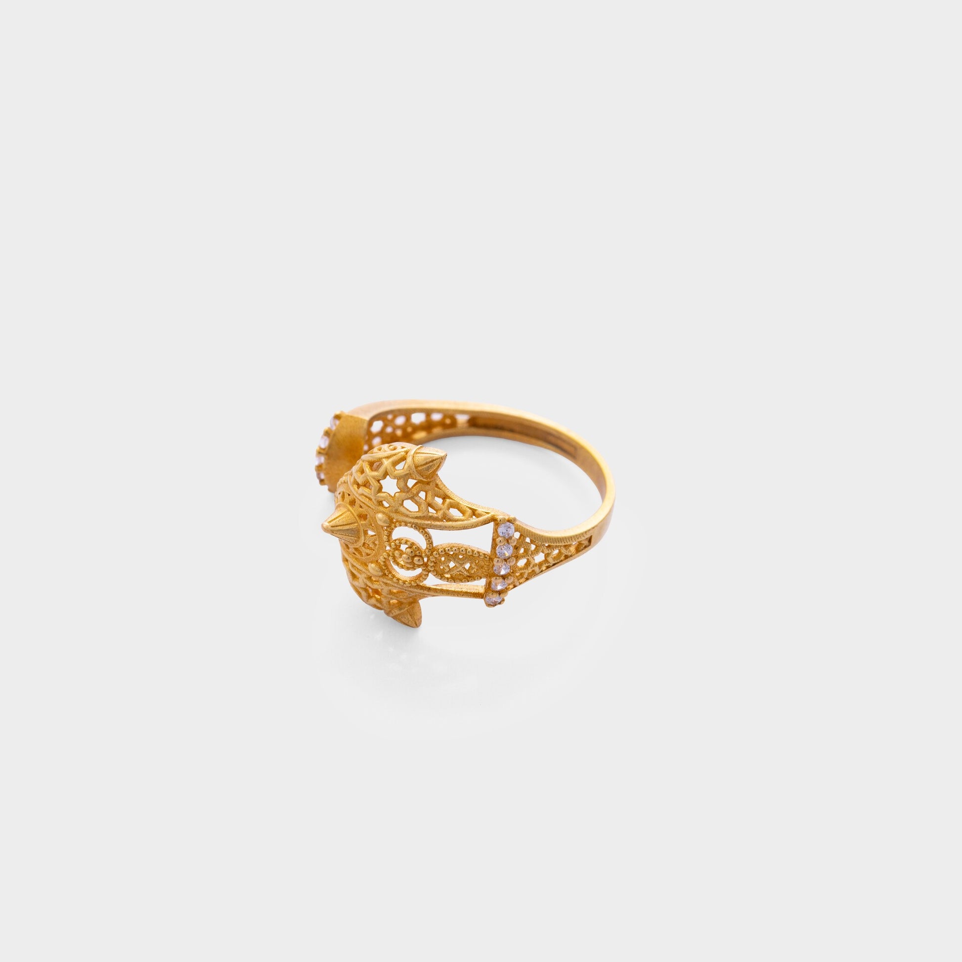 18k gold toe ring with diamonds