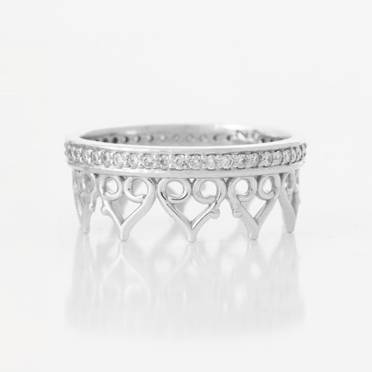 خاتم طوق من الذهب الأبيض عيار 18 مُرصَّع بالألماس