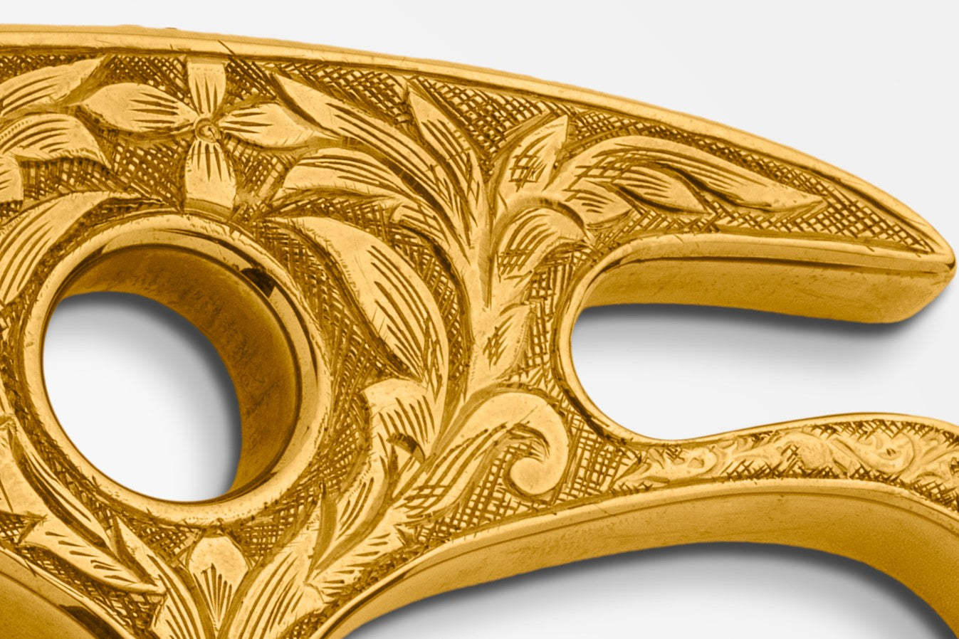 قبضة معدنية مزخرفة