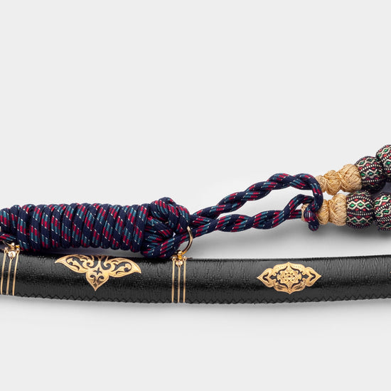 سيف حنيش بتصميم آري جلد أسود