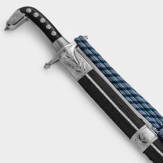 سيف حنيش بالتصميم الكلاسيكي أسود