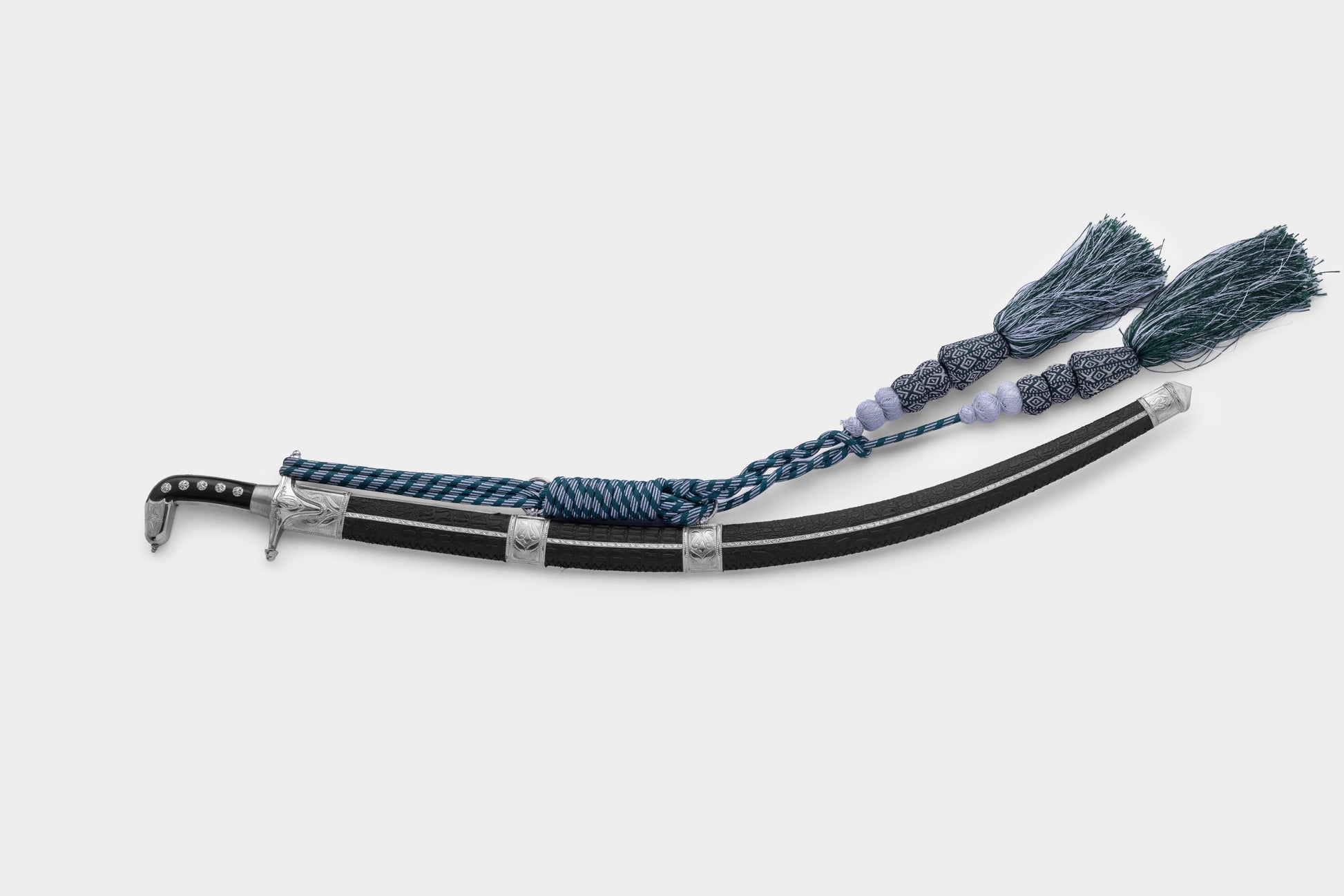 سيف حنيش بالتصميم الكلاسيكي أسود