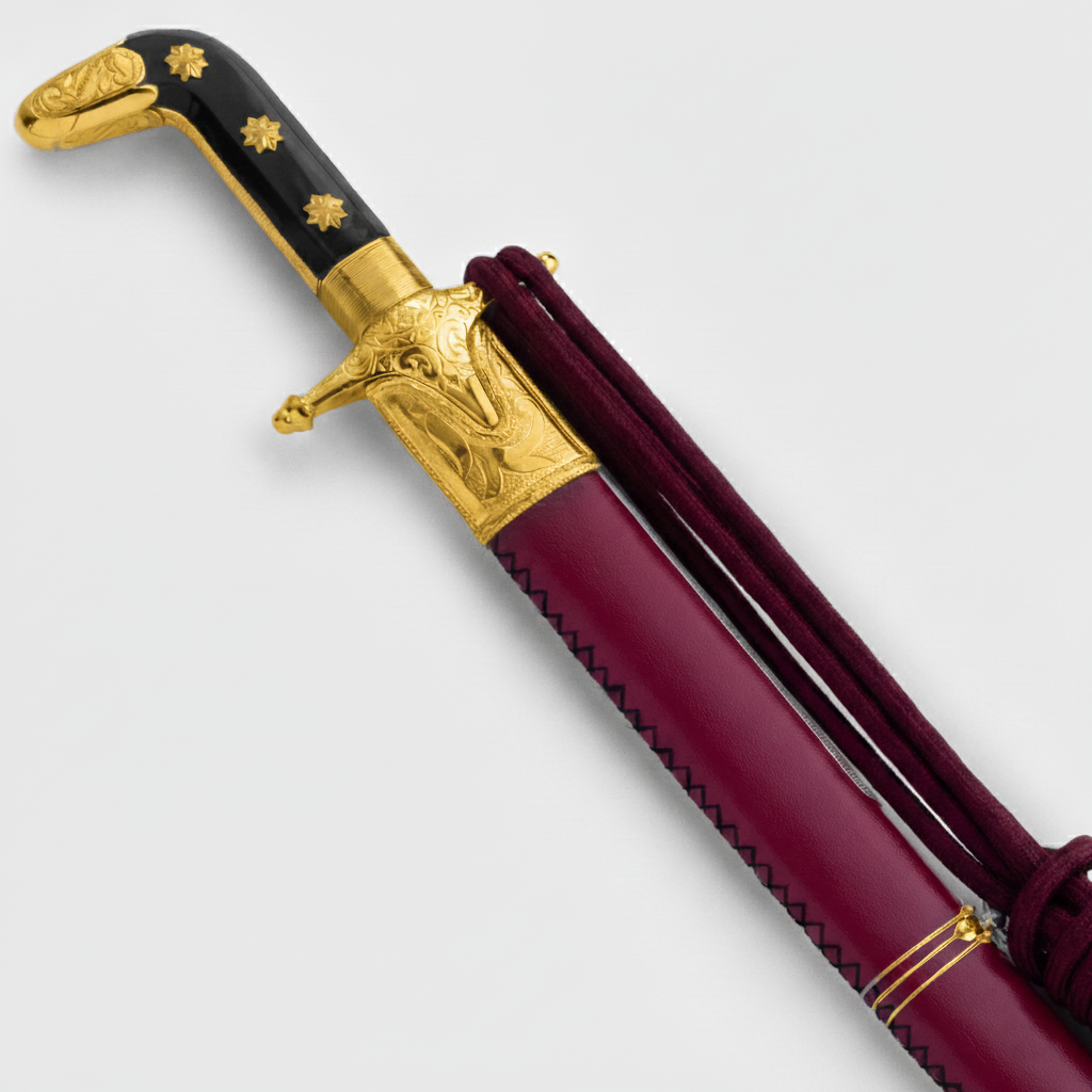 سيف حنيش بتصميم كامل جلد ماروني