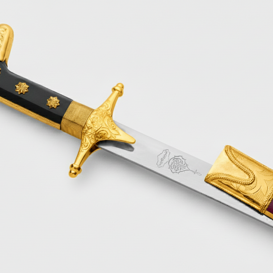 سيف حنيش بتصميم كامل جلد ماروني